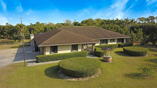 19285 SW 272nd St, Homestead, FL 33031