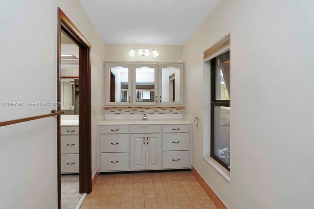 19285 SW 272nd St, Homestead, FL 33031