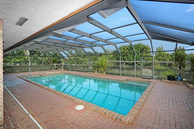 19285 SW 272nd St, Homestead, FL 33031