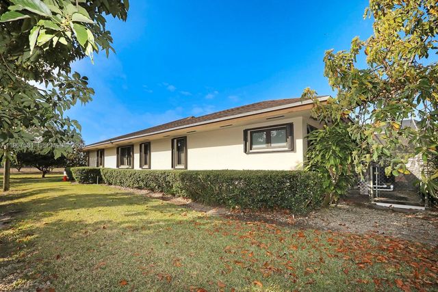 19285 SW 272nd St, Homestead, FL 33031