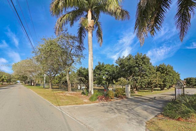 19285 SW 272nd St, Homestead, FL 33031