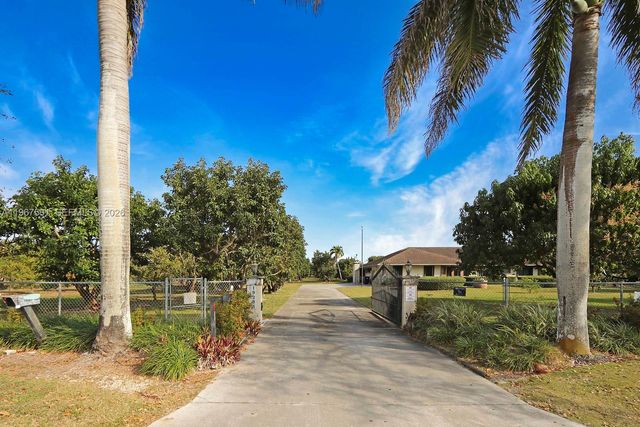 19285 SW 272nd St, Homestead, FL 33031