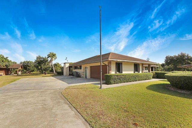 19285 SW 272nd St, Homestead, FL 33031