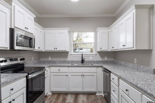 106 Royal St, Gilmer, TX 75645