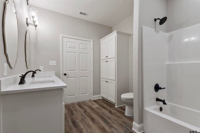 106 Royal St, Gilmer, TX 75645