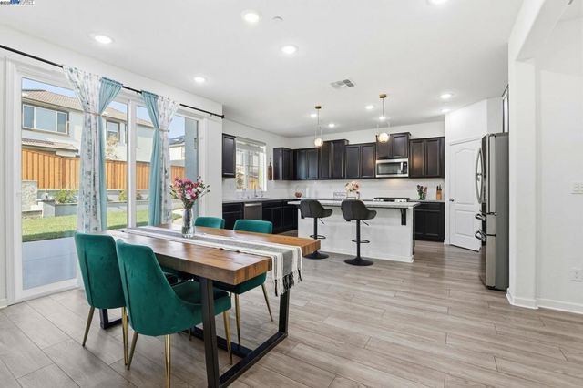 6623 Kittinger Ln, Tracy, CA 95377