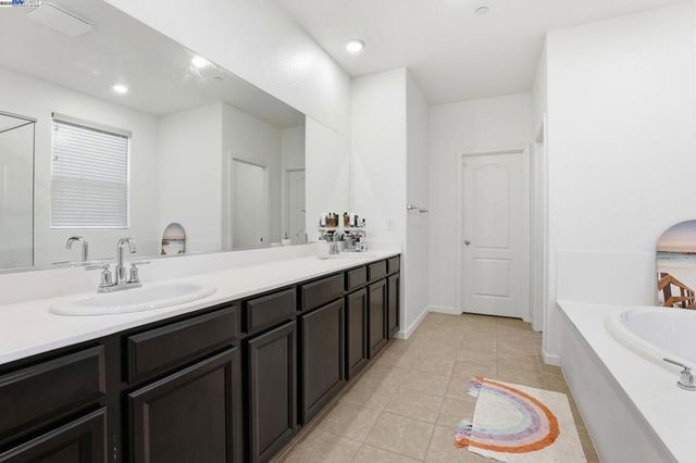 6623 Kittinger Ln, Tracy, CA 95377