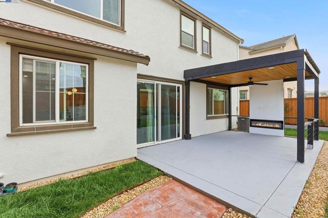 6623 Kittinger Ln, Tracy, CA 95377