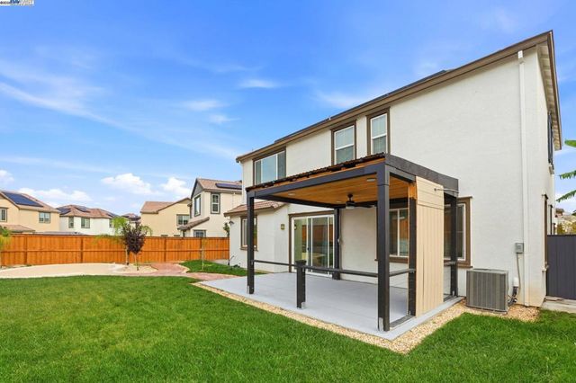 6623 Kittinger Ln, Tracy, CA 95377