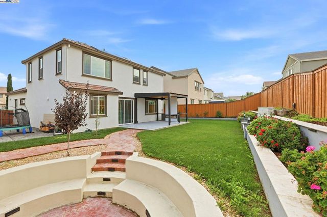 6623 Kittinger Ln, Tracy, CA 95377