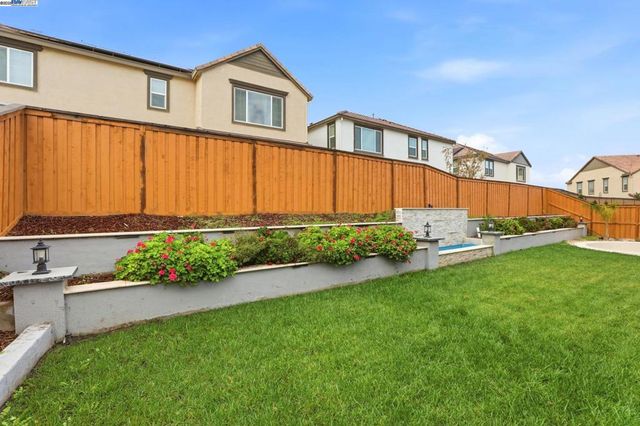 6623 Kittinger Ln, Tracy, CA 95377