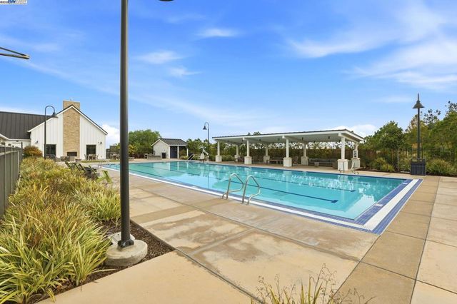 6623 Kittinger Ln, Tracy, CA 95377