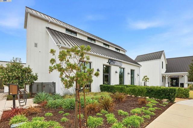 6623 Kittinger Ln, Tracy, CA 95377