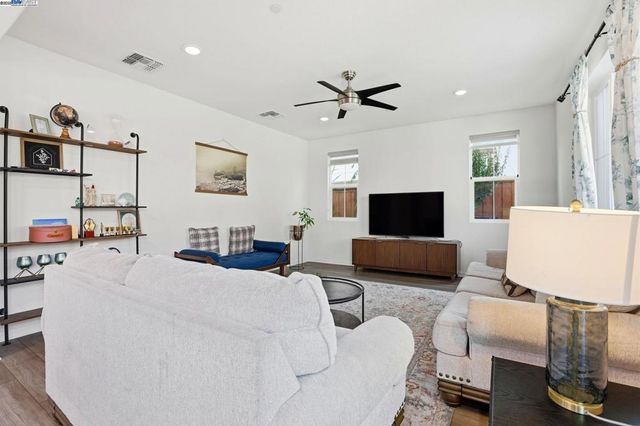 6623 Kittinger Ln, Tracy, CA 95377