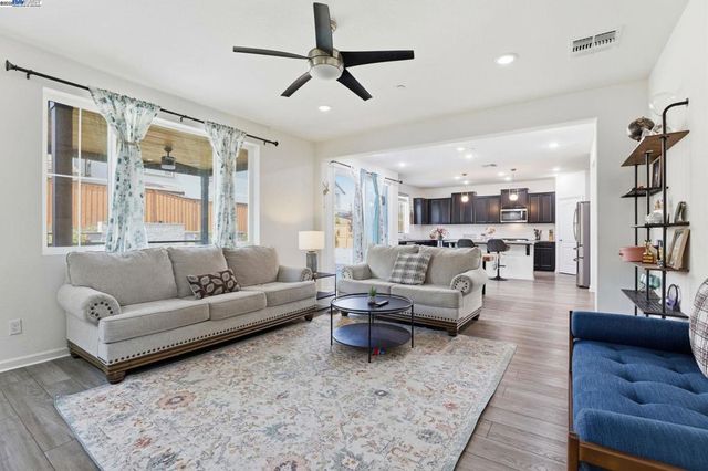 6623 Kittinger Ln, Tracy, CA 95377