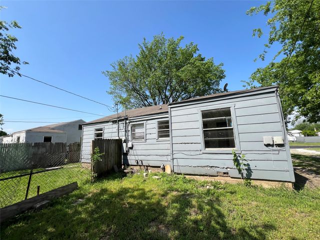 806 10th Street, Grand Prairie, TX 75051