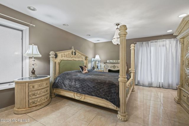 11 Lake Ontario Lane, Morganville, NJ 07751