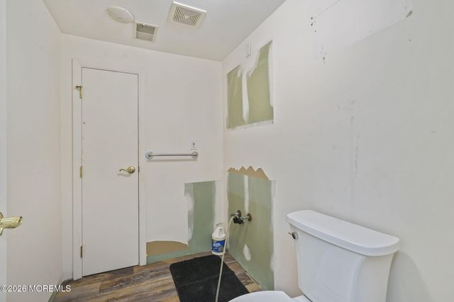 11 Lake Ontario Lane, Morganville, NJ 07751