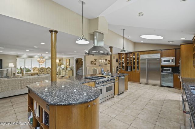 11 Lake Ontario Lane, Morganville, NJ 07751