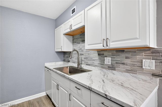 4617 Bayshore DR H4, Naples, FL 34112