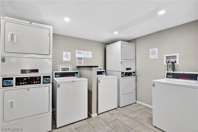 4617 Bayshore DR H4, Naples, FL 34112