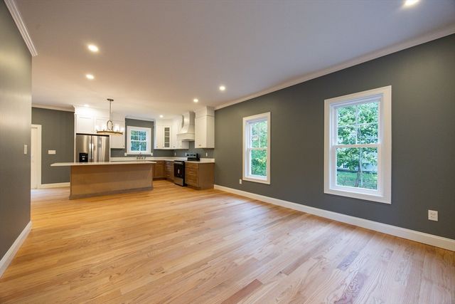 33 Azalea Road, Mansfield, MA 02048