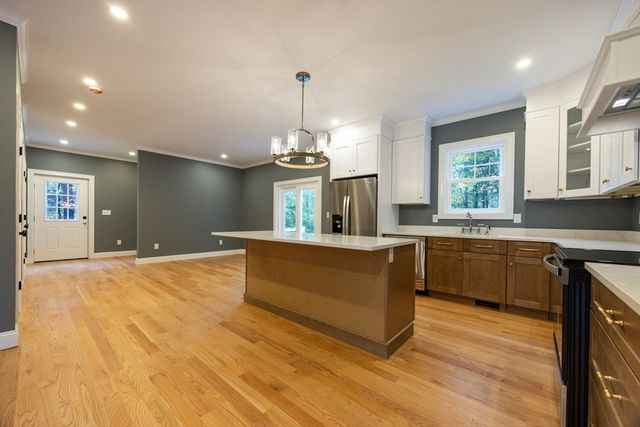33 Azalea Road, Mansfield, MA 02048