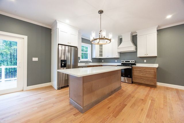 33 Azalea Road, Mansfield, MA 02048
