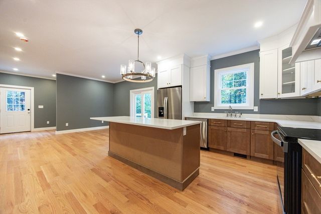 33 Azalea Road, Mansfield, MA 02048