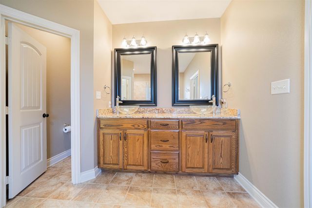 170 Kayla Ln, Longview, TX 75602