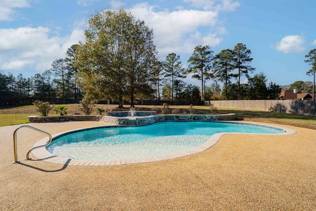 170 Kayla Ln, Longview, TX 75602