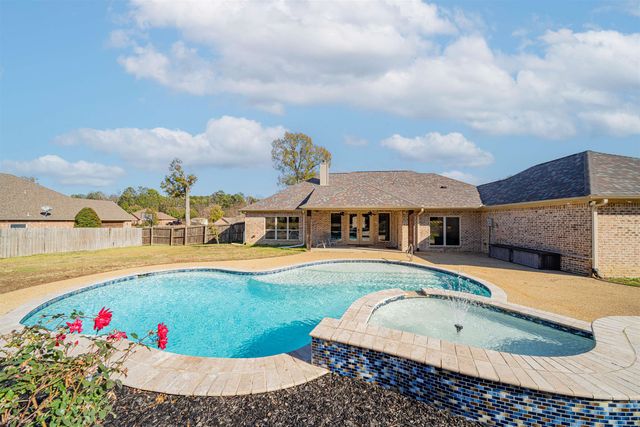 170 Kayla Ln, Longview, TX 75602