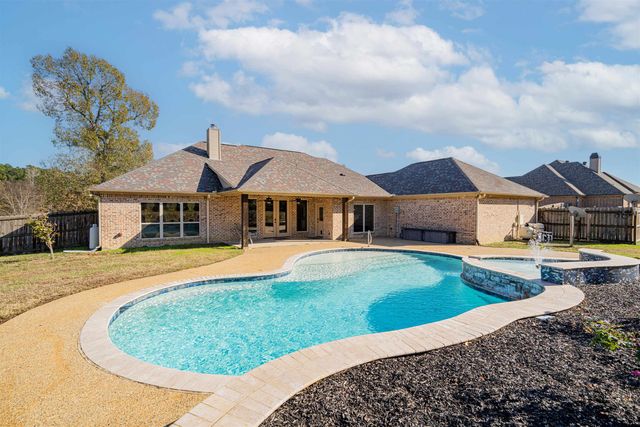 170 Kayla Ln, Longview, TX 75602