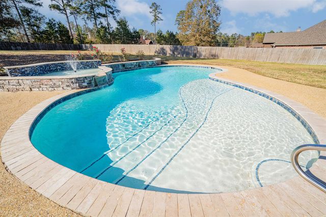 170 Kayla Ln, Longview, TX 75602