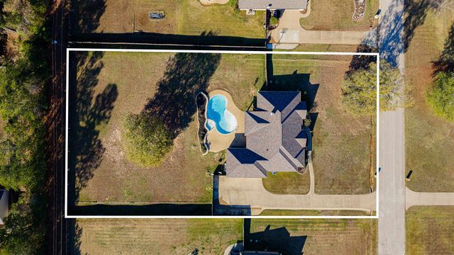 170 Kayla Ln, Longview, TX 75602