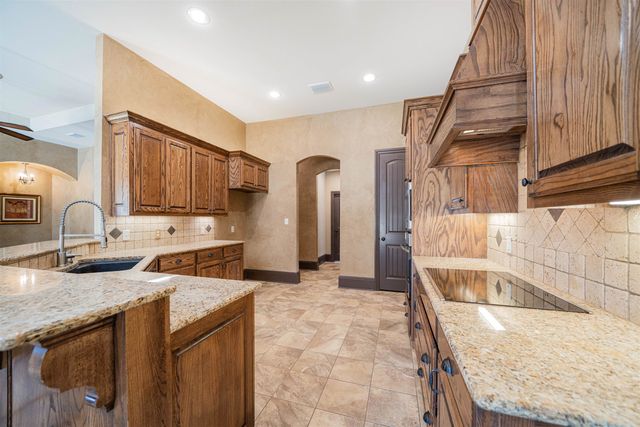 170 Kayla Ln, Longview, TX 75602