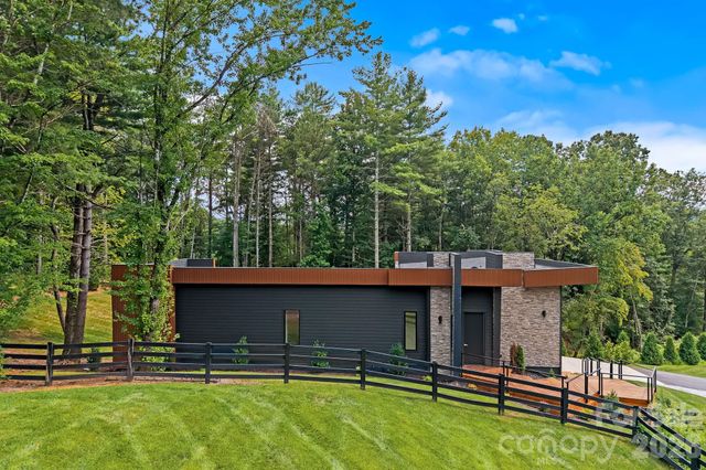 87 Verbania Road, Mills River, NC 28759