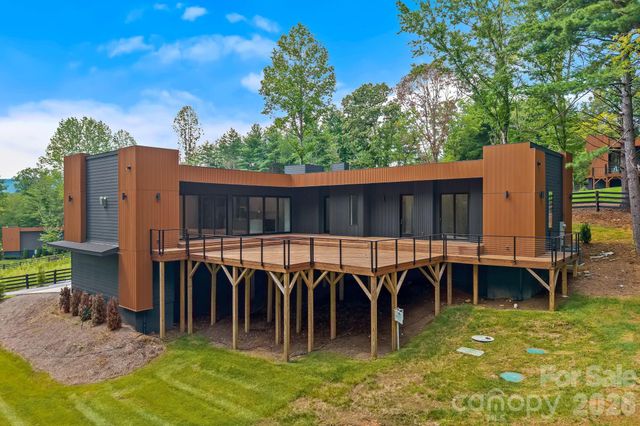 87 Verbania Road, Mills River, NC 28759