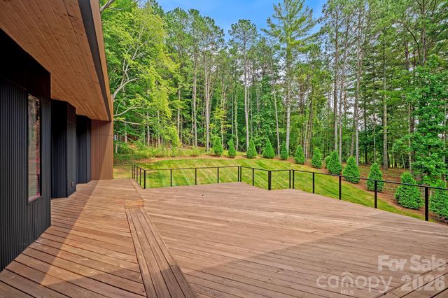 87 Verbania Road, Mills River, NC 28759