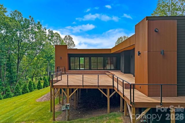 87 Verbania Road, Mills River, NC 28759