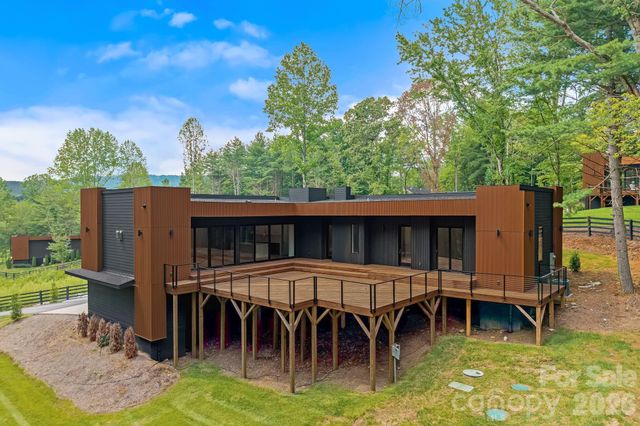 87 Verbania Road, Mills River, NC 28759