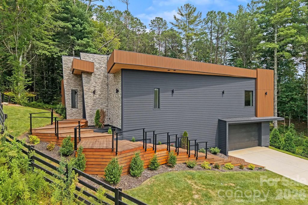 87 Verbania Road, Mills River, NC 28759