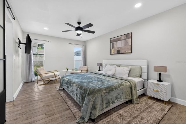 2705 LAKEVILLE DRIVE, Tampa, FL 33618