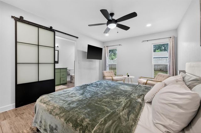 2705 LAKEVILLE DRIVE, Tampa, FL 33618
