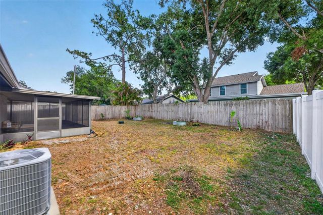 2705 LAKEVILLE DRIVE, Tampa, FL 33618