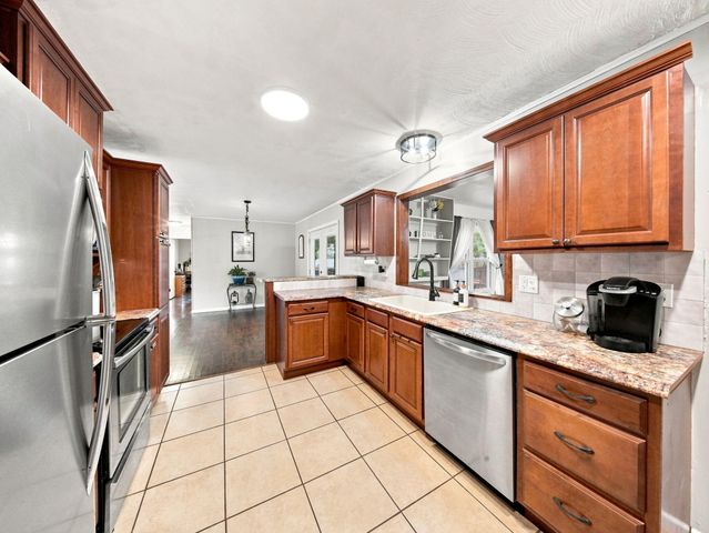 105 E Meadowbrook Avenue, Clever, MO 65631