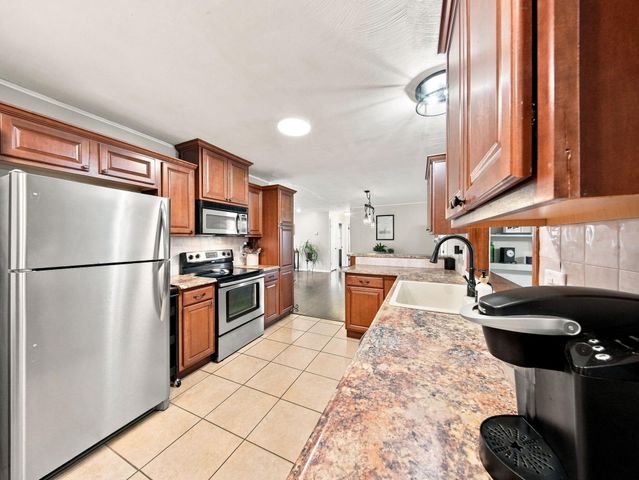 105 E Meadowbrook Avenue, Clever, MO 65631