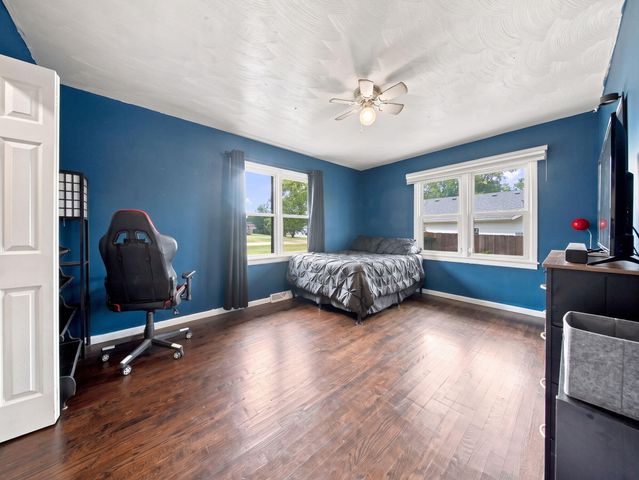 105 E Meadowbrook Avenue, Clever, MO 65631