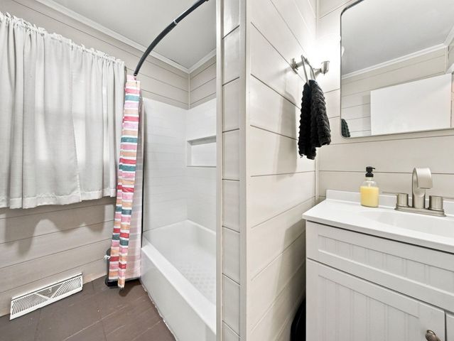 105 E Meadowbrook Avenue, Clever, MO 65631