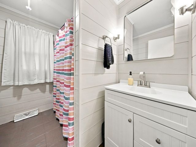 105 E Meadowbrook Avenue, Clever, MO 65631